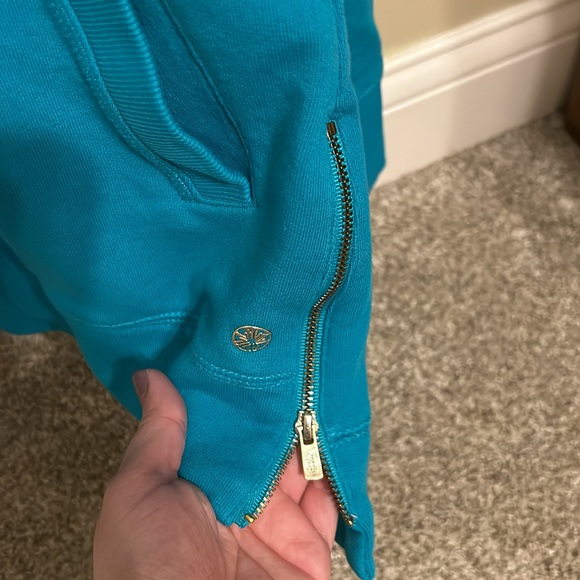 Lilly Pulitzer Teal Sweatshirt - Picture 5 of 6